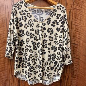 I Joah v neck leopard print zip back tunic top